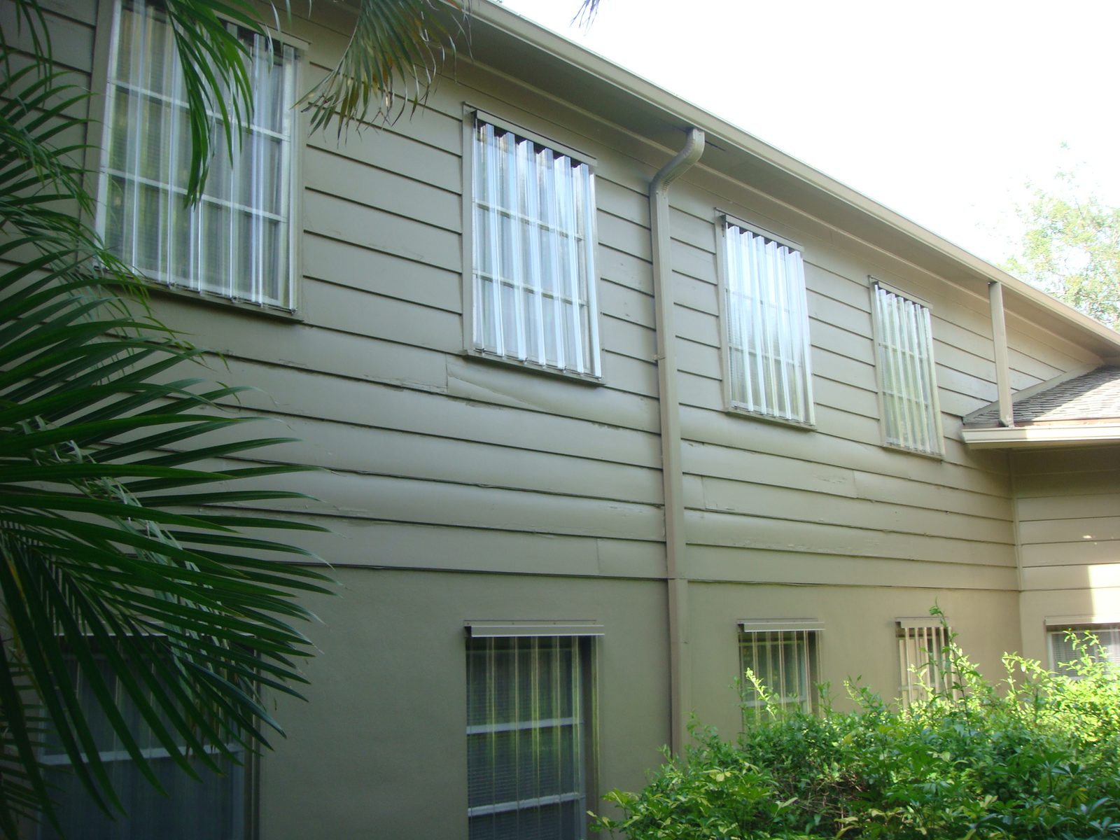 Window and shutter inspection photo